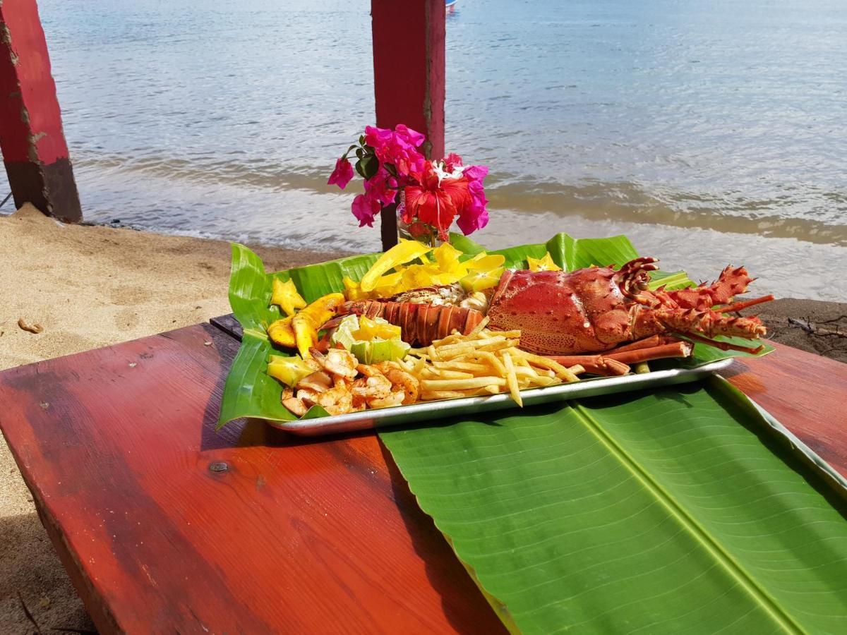 Las Palmeras Oceanview Hotel And Dive Center Малий Кукурудзяний острів Екстер'єр фото