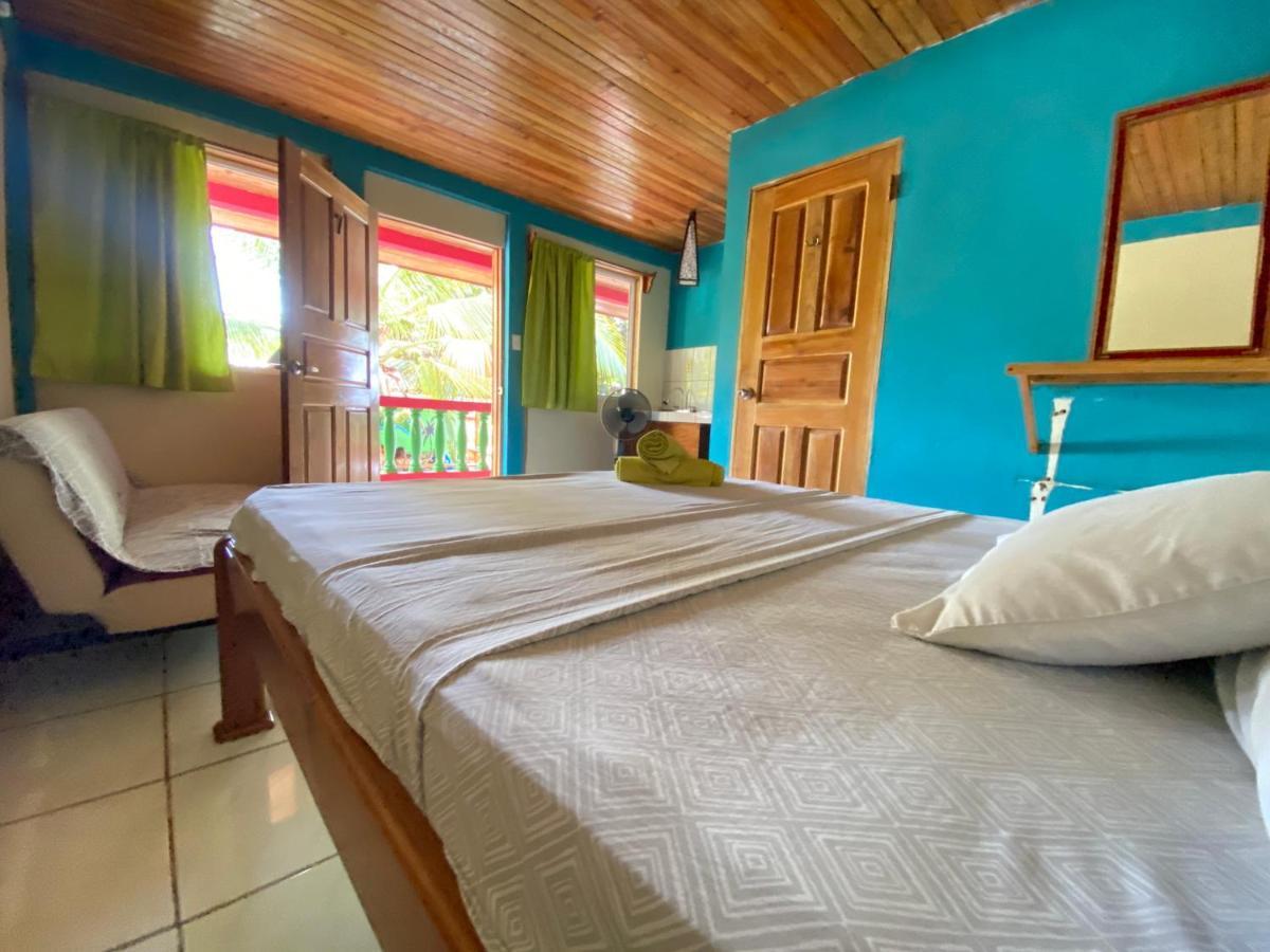 Las Palmeras Oceanview Hotel And Dive Center Малий Кукурудзяний острів Екстер'єр фото