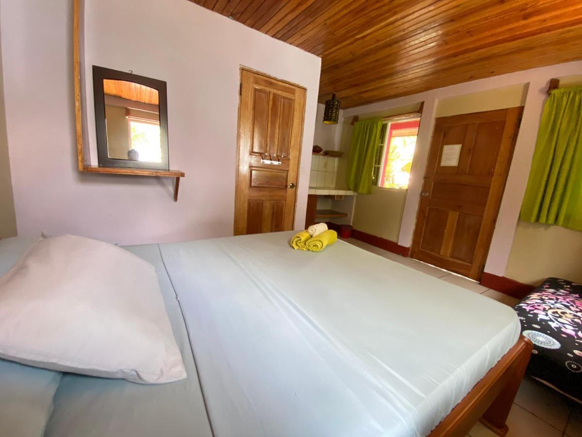 Las Palmeras Oceanview Hotel And Dive Center Малий Кукурудзяний острів Екстер'єр фото