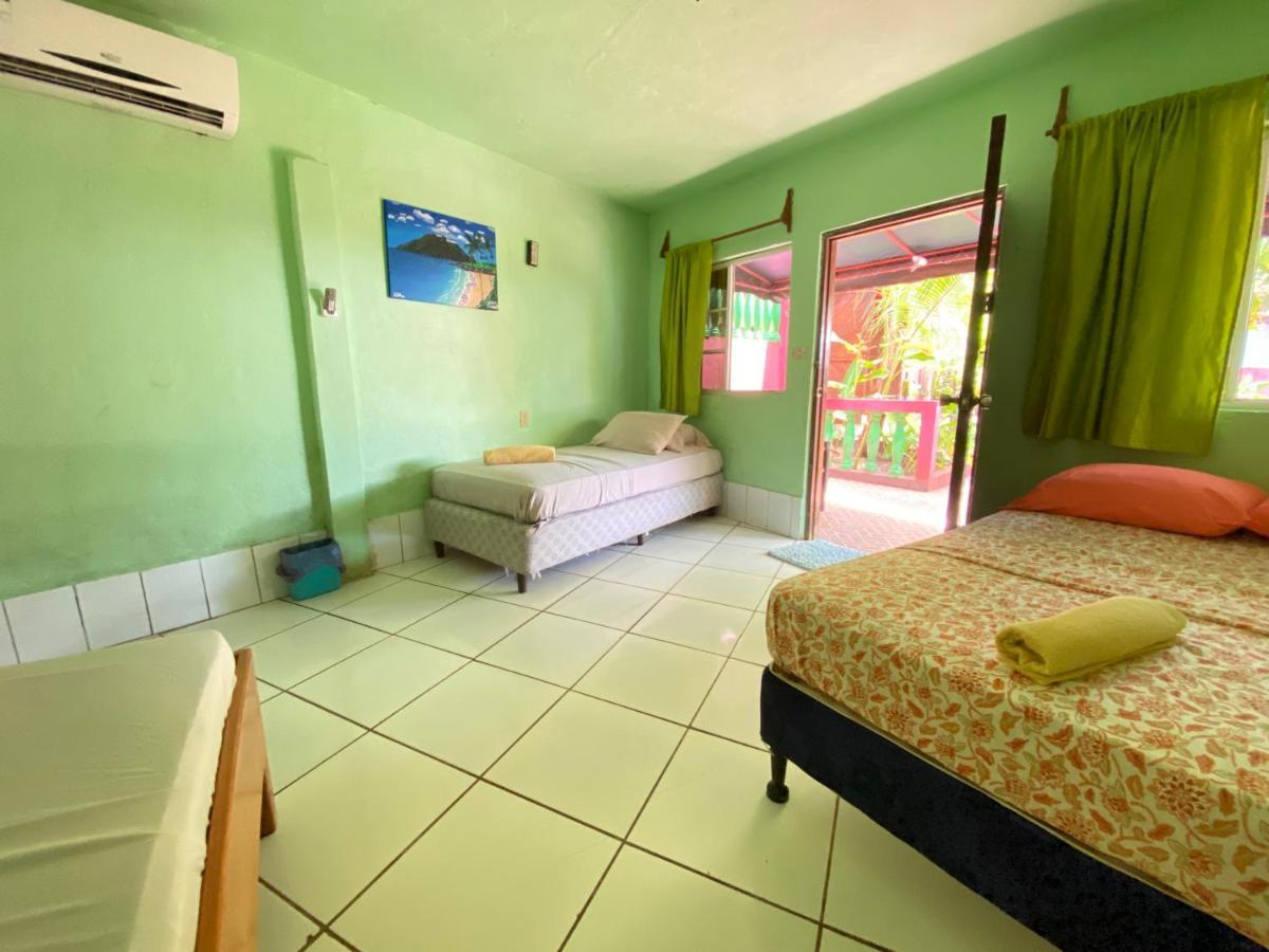 Las Palmeras Oceanview Hotel And Dive Center Малий Кукурудзяний острів Екстер'єр фото