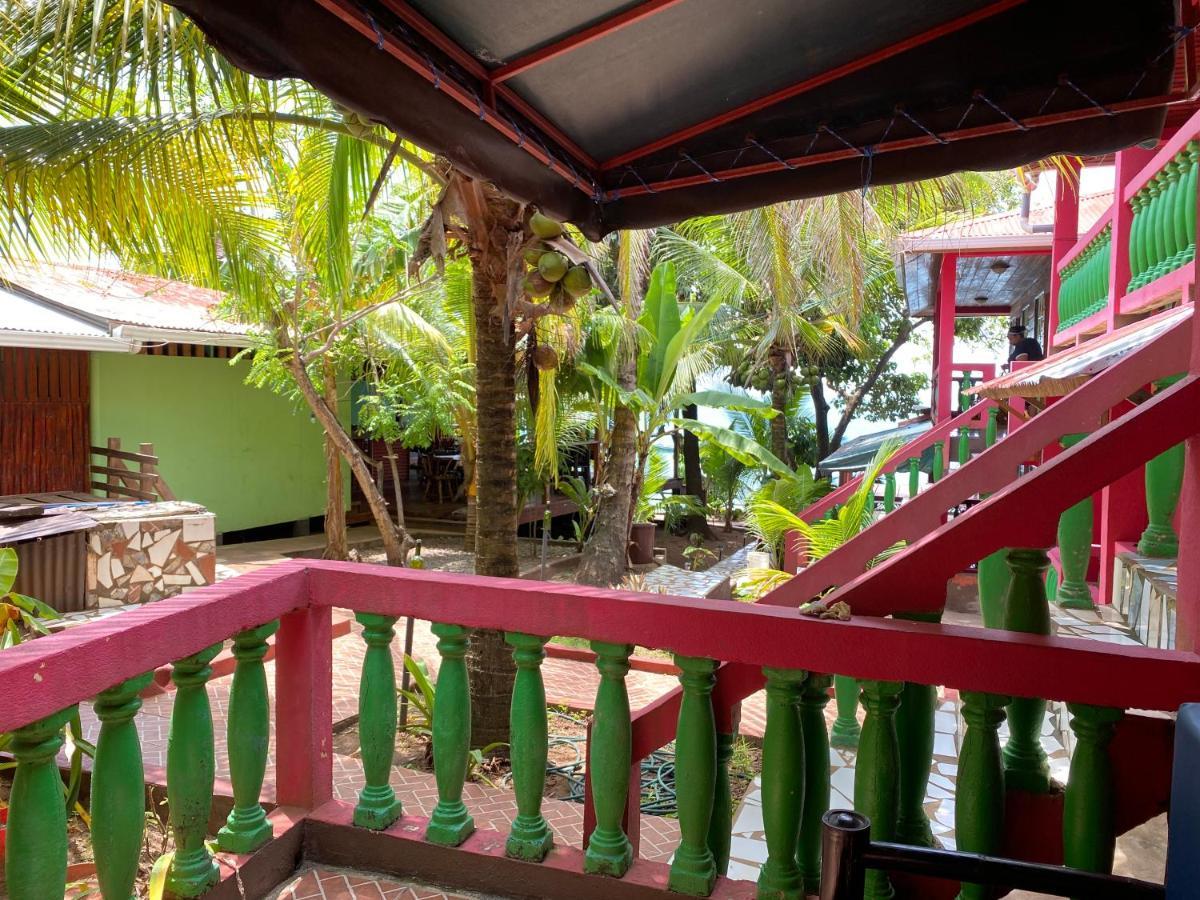 Las Palmeras Oceanview Hotel And Dive Center Малий Кукурудзяний острів Екстер'єр фото