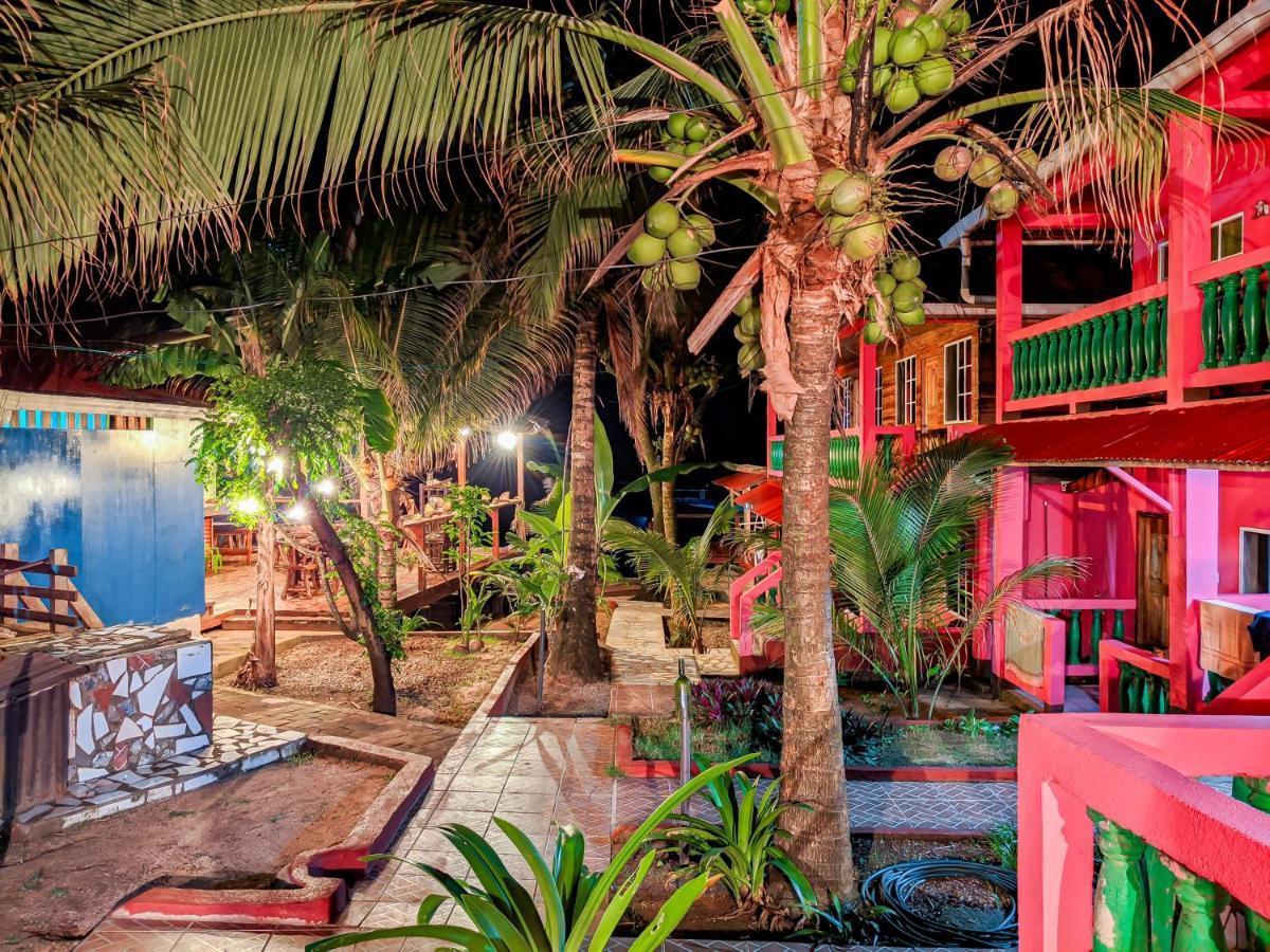 Las Palmeras Oceanview Hotel And Dive Center Малий Кукурудзяний острів Екстер'єр фото