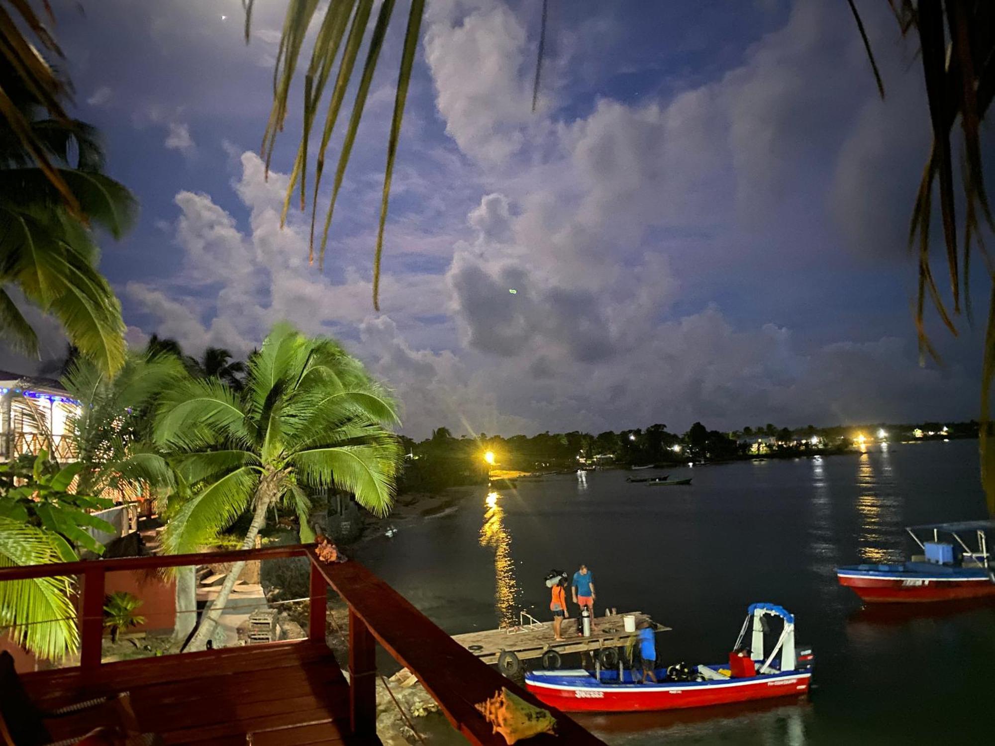 Las Palmeras Oceanview Hotel And Dive Center Малий Кукурудзяний острів Екстер'єр фото