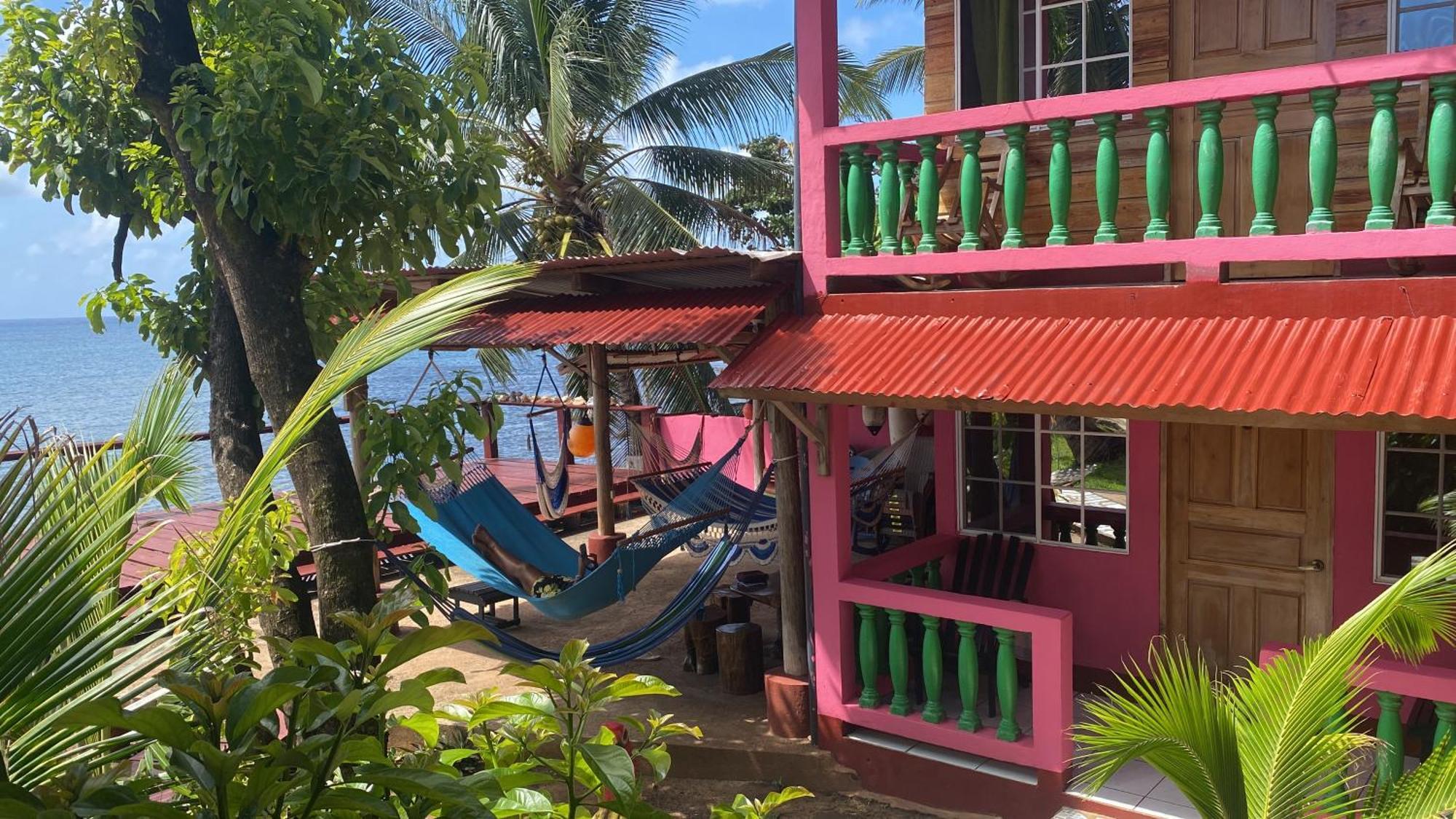 Las Palmeras Oceanview Hotel And Dive Center Малий Кукурудзяний острів Екстер'єр фото