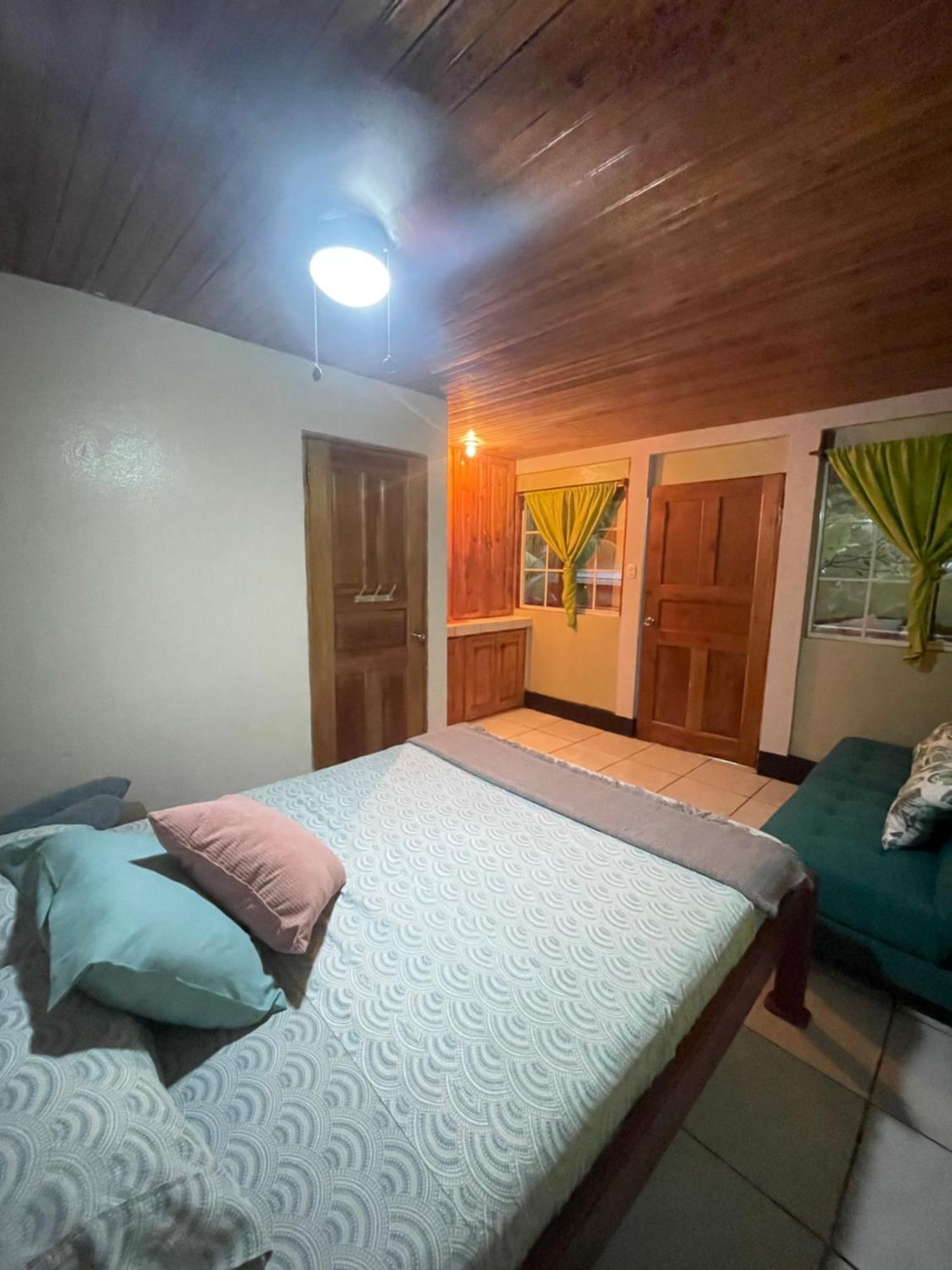 Las Palmeras Oceanview Hotel And Dive Center Малий Кукурудзяний острів Екстер'єр фото