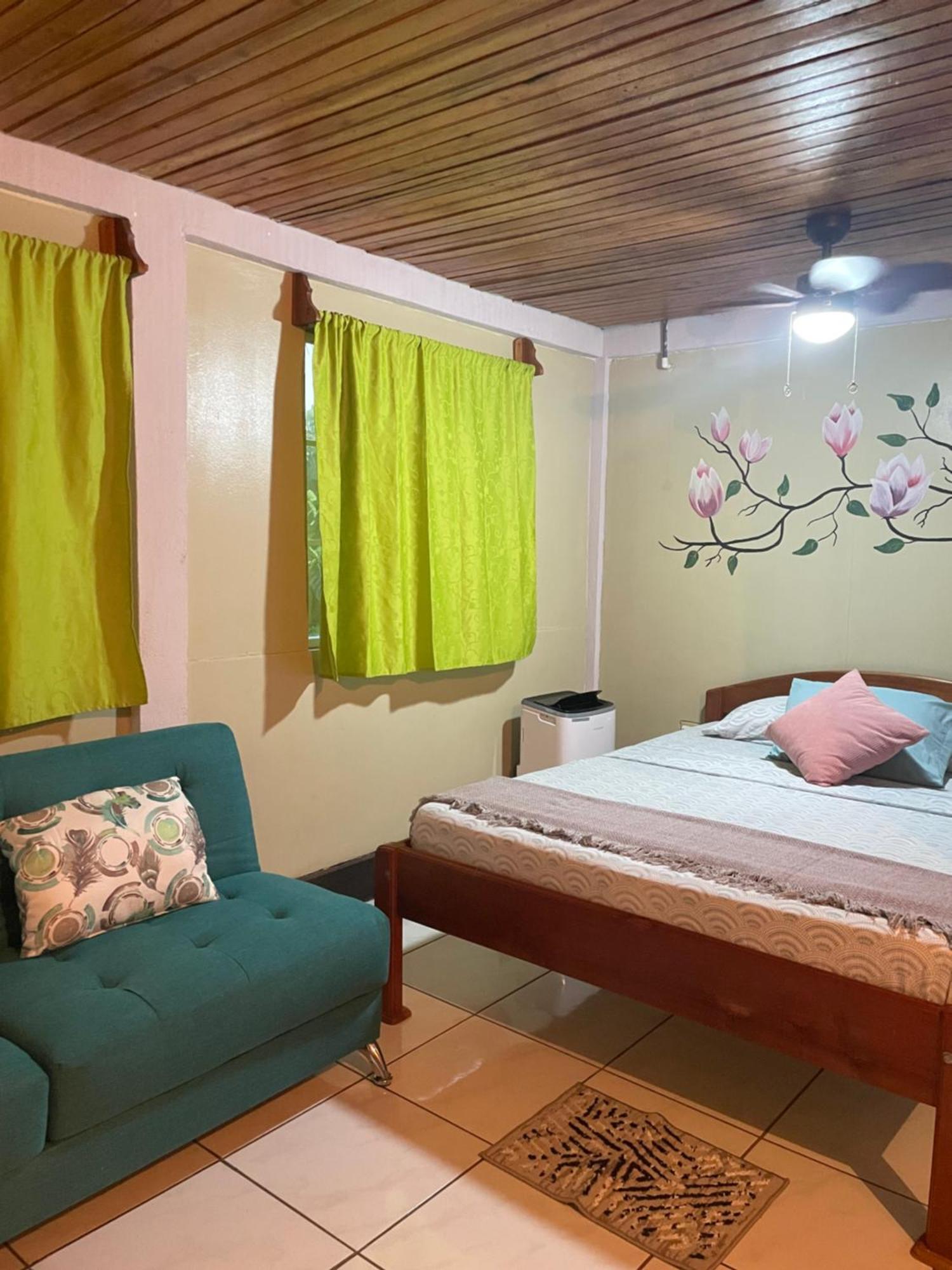 Las Palmeras Oceanview Hotel And Dive Center Малий Кукурудзяний острів Екстер'єр фото