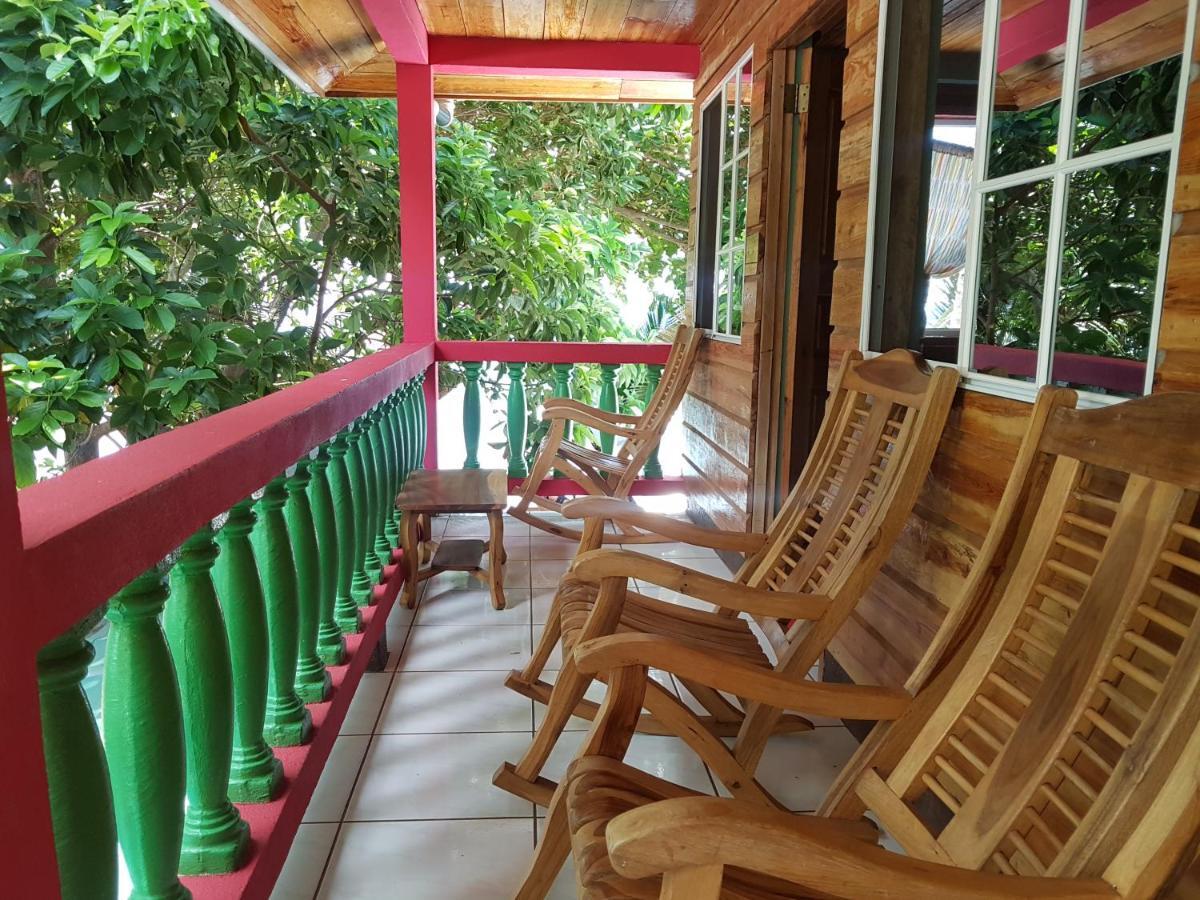 Las Palmeras Oceanview Hotel And Dive Center Малий Кукурудзяний острів Екстер'єр фото