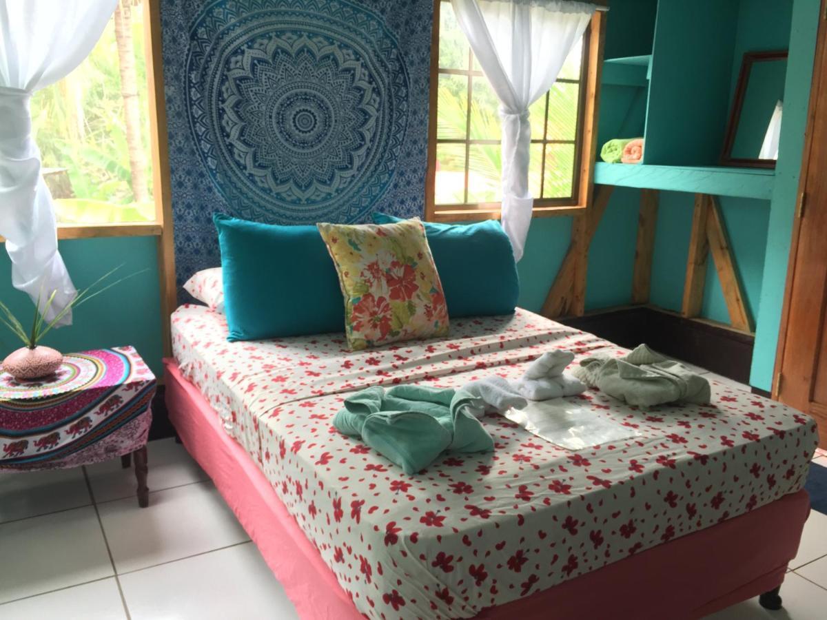 Las Palmeras Oceanview Hotel And Dive Center Малий Кукурудзяний острів Екстер'єр фото