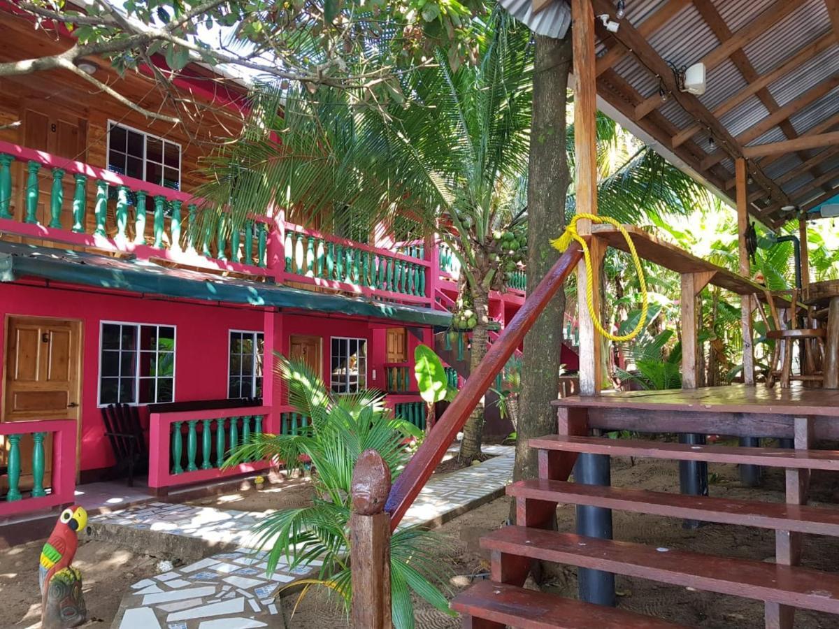 Las Palmeras Oceanview Hotel And Dive Center Малий Кукурудзяний острів Екстер'єр фото