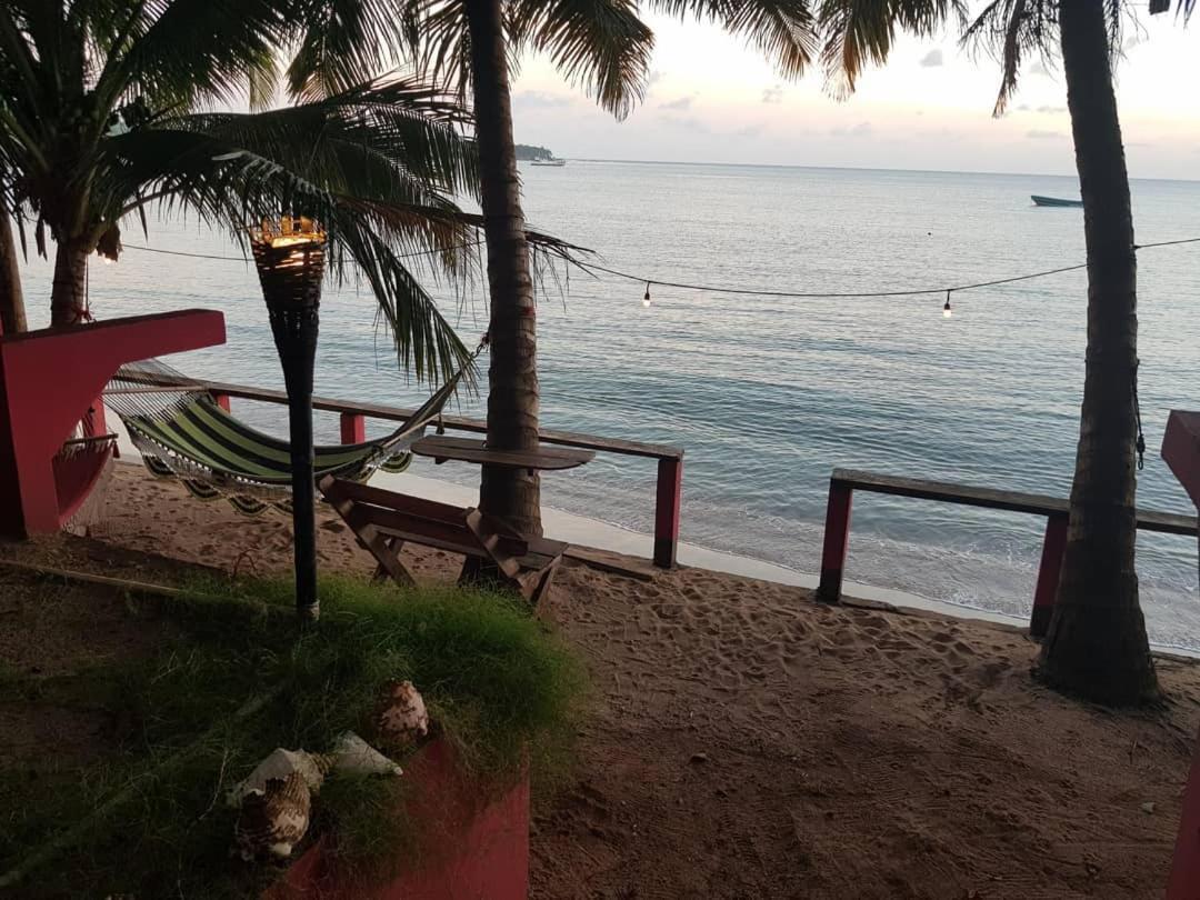 Las Palmeras Oceanview Hotel And Dive Center Малий Кукурудзяний острів Екстер'єр фото